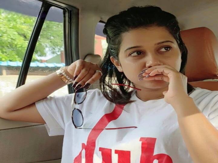 மணிகணக்குல உன்ன மட்டும்தானே நினைக்குறேன் ஏன் என்ன மறுக்குற