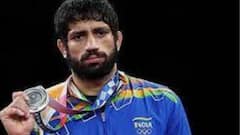 Silver medalist Ravi Dahiya teaches young boys some wrestling moves | Delhi