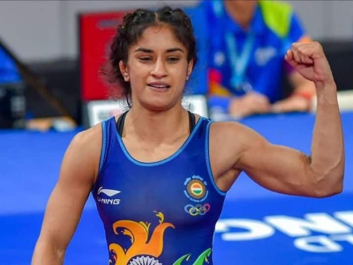Tokyo Olympics 2020 WFI Suspends Vinesh Phogat For Indiscipline, Notice Issued To Sonam For Misconduct WFI Suspends Vinesh Phogat For Indiscipline, Notice Issued To Sonam Malik For Misbehavior