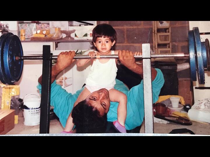 सनी देओल कितने फिटनेस फ्रीक हैं ये तो हम सब जानते हैं. जाहिए हैं ऐसे में उनके घर में जिम का होना कोई बड़ी बात नहीं. सनी के घर में आलीशान जिम हैं. जिसमें सभी आधुनिक जिम फेसेलिटीज मौजूद हैं.  जिसके जरिेए वो अपनी फिटनेस बनाए रखते हैं.