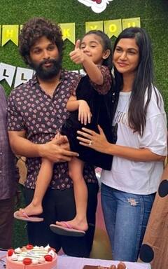 Allu Arha : 'శాకుంతలం' స్పెషల్ పార్టీ.. అర్హతో బన్నీ ఫోటోలు వైరల్