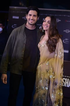 IN PICS: Sidharth Malhotra-Kiara Advani & Vikram Batra’s Family At Shershaah Movie Special Screening In New Delhi