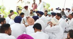 ਵਿੱਕੀ ਮਿੱਡੂਖੇੜਾ ਦੇ ਘਰ ਪਹੁੰਚੇ ਬਿਕਰਮ ਮਜੀਠੀਆ, ਕਾਂਗਰਸ 'ਤੇ ਗੈਂਗਸਟਰਾਂ ਨੂੰ ਵਰਤਣ ਦੇ ਲਾਏ ਇਲਜ਼ਾਮ 