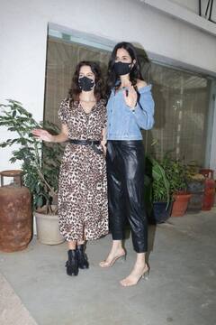 Shershaah Special Screening: बहन Isabelle Kaif के साथ पहुंचीं Katrina Kaif, मीडिया के सामने Vicky Kaushal से बनाती दिखीं दूरी