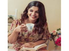 Actress Aparna Balamurali | என் உசுருல சல்லட சலிச்சி ஏன் சிரிக்கிற அரக்கியே - அபர்ணா பாலமுரளி போட்டோ ஆல்பம்