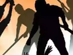 UP: मुजफ्फरनगर में गाना बजाने को लेकर दो समुदायों के बीच हिंसक झड़प, छह घायल