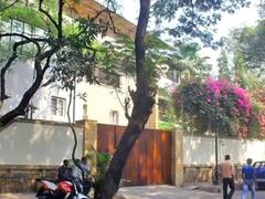 Sunny Deol House Pics: मुंबई में किसी आलीशान महल से कम नहीं है सनी देओल का घर, आधुनिक कंट्रोल से लेकर छत पर बना है हैलीपेड