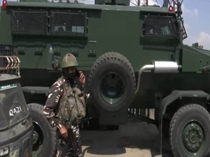 Srinagar Grenade Attack: 10 Injured, 1 Critical After Terrorists Lobbed Grenade At Lal Chowk Area Srinagar Grenade Attack: 10 Injured, 1 Critical After Terrorists Lobbed Grenade At Lal Chowk Area