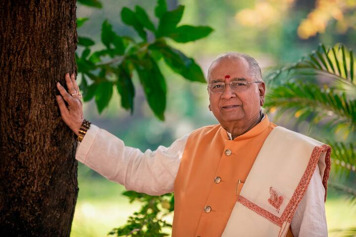 लोणावळ्याजवळील कार्ला येथील ‘आत्मसंतूलन व्हिलेज’ या प्रकल्पाच्या माध्यमातून त्यांनी आयुर्वेदाच्या माध्यमातून लोकांची सेवा केली. (photo courtesy : @shreegurubalaji facebook)