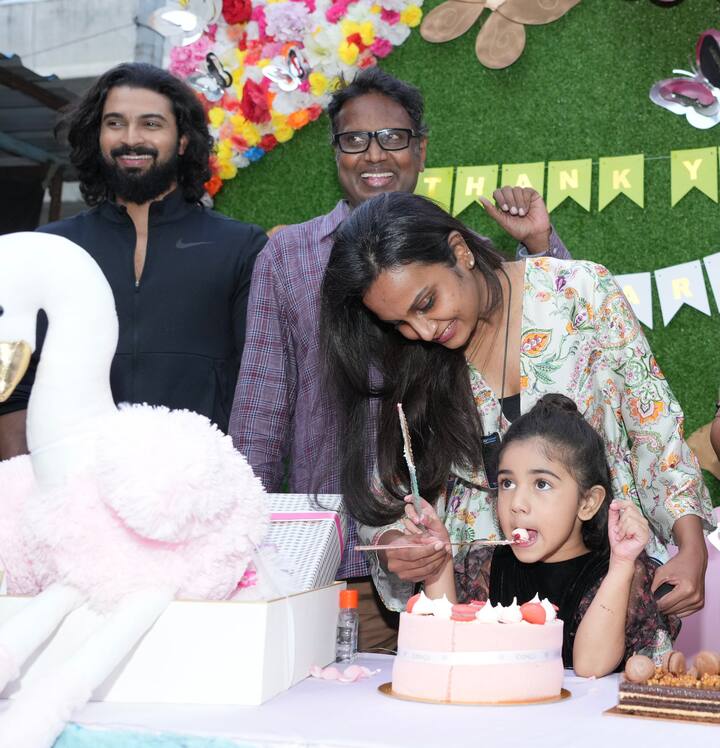 ఈ సెలబ్రేషన్స్ కు సంబంధించిన ఫొటోలు సోషల్ మీడియాలో చక్కర్లు కొడుతున్నాయి.