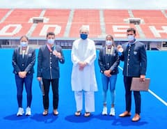 In Pics: టోక్యోలో ఆడిన ఒడిశా హాకీ ప్లేయర్లను సన్మానించిన నవీన్ పట్నాయక్... రూ.2.5కోట్ల నజరానా, DSP ఉద్యోగం