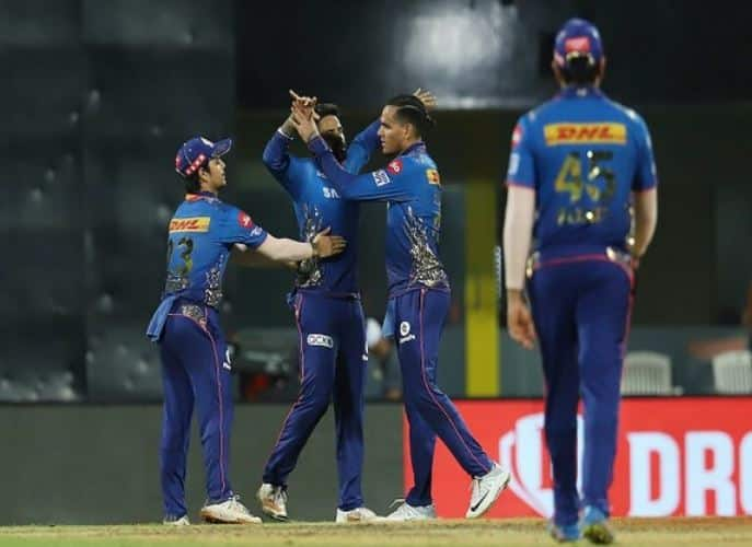 IPL 2021: Mumbai Indians to land in Dubai on Friday for remaining season IPL 2021: મુંબઈ ઈન્ડિયન્સના ખેલાડીઓ ક્યારે પહોંચશે દુબઈ ?