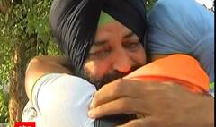 Amritsar ਪਹੁੰਚਣ 'ਤੇ Dilpreet ਦੇ ਮਾਤਾ ਪਿਤਾ ਪੁੱਤ ਦੇ ਗਲੇ ਲੱਗ ਕੇ ਹੋਏ ਭਾਵੁਕ