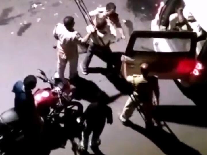 मुजफ्फरपुर में बिहार पुलिस की गुंडागर्दी, रात में निकला बाइक सवार युवक तो 4 जवानों ने मिलकर पीटा