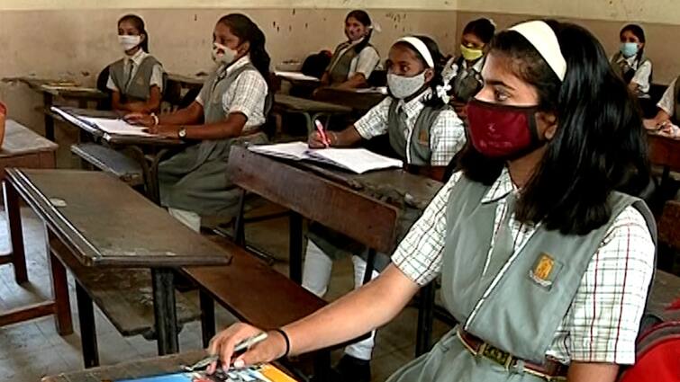 Class 6th to class 8th school will open today in Uttar Pradesh School Open in UP: आज से यूपी में खुलेंगे कक्षा 6 से 8वीं तक के स्कूल, दो शिफ्ट में 50 फीसदी क्षमता के साथ चलेंगी कक्षाएं
