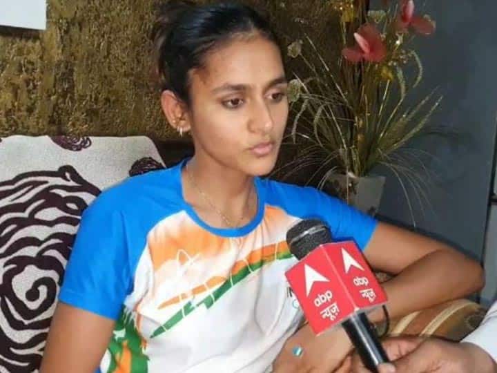 Olympian Priynaka Goswami returned to Meerut from Tokyo ANN Tokyo Olympic:  मेरठ लौटीं बस कंडक्टर की एथलीट बेटी प्रियंका गोस्वामी, हुआ जोरदार स्वागत