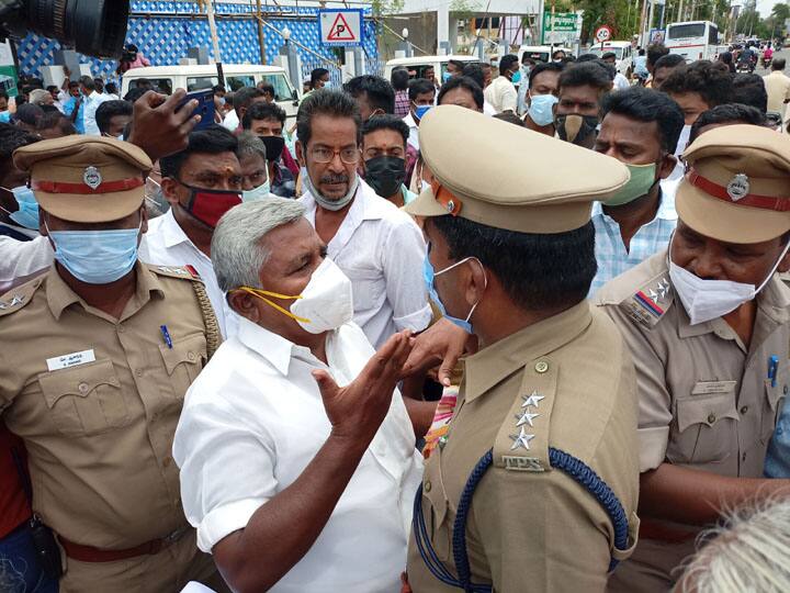 DMK protests against Tanjore Corporation Commissioner கடைகளை ஏலம் விட்ட தஞ்சை மாநகராட்சி ஆணையருக்கு எதிராக திமுகவினர் சாலை மறியல்...!