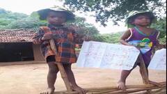 Visakha: ఆధార్‌ కార్డులు ఇప్పించండి.. నెత్తిన ఆకులతో చిన్నారుల వినూత్న నిరసన