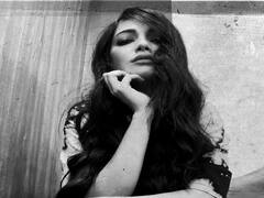 Actress Shruti Hassan pics | கட்டிக்கொள்ளக் கொட்டிக் கொடு.. நட்சத்திரம் ஒரு கோடி - ஸ்ருதிஹாசன் போட்டோஷூட்