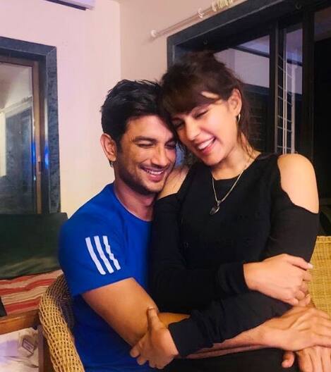 ਹੁਣ ਹਰ ਰੋਜ਼ ਕੁਝ ਤਸਵੀਰਾਂ ਅਤੇ ਵੀਡੀਓਜ਼ ਪੋਸਟਾਂ ਸ਼ੇਅਰ ਕਰਦੀ ਰਹਿੰਦੀ ਹੈ। ਇਸ ਵਾਰ ਪਹਿਲੀ ਵਾਰ ਰਿਆ ਚੱਕਰਵਰਤੀ ਨੇ ਆਪਣੀ ਗਲੈਮਰਸ ਬੋਲਡ ਫੋਟੋ ਸ਼ੇਅਰ ਕੀਤੀ ਹੈ। ਜਿਸ ਤੋਂ ਕਿਸੇ ਦੀ ਨਜ਼ਰ ਨਹੀਂ ਹਟੇਗੀ। ਇਸ ਤਸਵੀਰ ਵਿੱਚ ਰੀਆ ਚੱਕਰਵਰਤੀ ਕਾਫੀ ਖੂਬਸੂਰਤ ਲੱਗ ਰਹੀ ਹੈ।