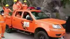 Kinnaur Landslide: चलती बस पर गिरा पहाड़ का टुकड़ा, ट्रक और कार भी आये चपेट में | सीधे फील्ड से