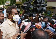 விரைவில் செய்தியாளர்களை சந்திக்கிறேன் - தூத்துக்குடியில் எஸ்.பி.வேலுமணி செய்தியாளர்களுக்கு பேட்டி