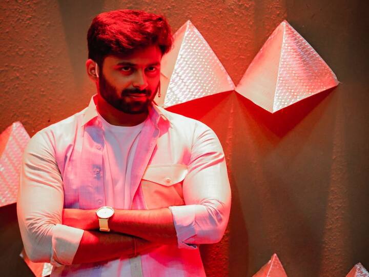 நாம் ஆசைப்பட்டா அதுக்காக வாழனும் டா எதுக்காக ஏங்கணும் டா எல்லாமே கொண்டாட்டமே