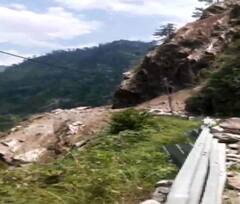 Kinnaur Landslide: హిమాచల్‌ ప్రదేశ్‌లో విరిగిపడిన కొండ చరియలు.. శిథిలాల కింద చిక్కుకున్న ప్రయాణికుల వాహనాలు