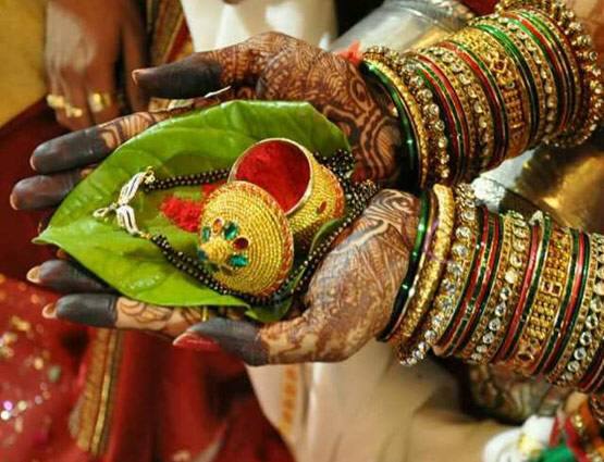 ਇਸ ਸਾਲ ਹਰਿਆਲੀ ਤੀਜ ਬੁੱਧਵਾਰ, 11 ਅਗਸਤ ਯਾਨੀ ਅੱਜ ਹੈ। ਇਸ ਵਰਤ ਨੂੰ ਬਹੁਤ ਔਖਾ ਮੰਨਿਆ ਜਾਂਦਾ ਹੈ ਕਿਉਂਕਿ ਇਸ ਦਿਨ, ਔਰਤਾਂ ਨਿਰਜਲਾ ਵਰਤ ਰੱਖ ਕੇ ਭਗਵਾਨ ਸ਼ਿਵ ਤੇ ਮਾਂ ਪਾਰਵਤੀ ਦੀ ਪੂਜਾ ਕਰਦੀਆਂ ਹਨ ਤੇ ਅਟੁੱਟ ਸੌਭਾਗਵਤੀ ਹੋਣ ਤੇ ਸੰਤਾਨ ਪ੍ਰਾਪਤੀ ਦਾ ਆਸ਼ੀਰਵਾਦ ਲੈਂਦੀਆਂ ਹਨ।