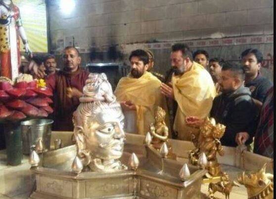 ਬਾਲੀਵੁੱਡ ਅਦਾਕਾਰ ਸੰਜੇ ਦੱਤ ਵੀ ਭਗਵਾਨ ਸ਼ਿਵ ਦੇ ਭਗਤ ਹਨ। ਉਨ੍ਹਾਂ ਨੇ ਆਪਣੇ ਖੱਬੇ ਹੱਥ 'ਤੇ ਸ਼ਿਵਜੀ ਦਾ ਟੈਟੂ ਬਣਵਾਇਆ ਹੈ।