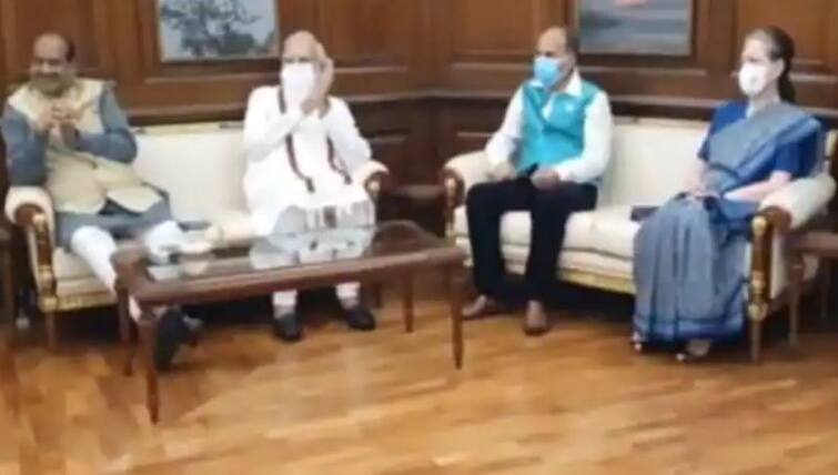 Lok Sabha Speaker Om Birla met PM Modi sonia gandhi લોકસભાની કાર્યવાહી ખતમ થયા બાદ ઓમ બિરલાએ મોદી, અમિત શાહ, સોનિયા ગાંધી સાથે કરી મુલાકાત