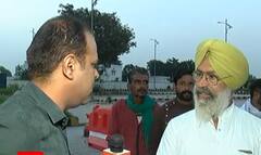 ਹਾਕੀ ਖਿਡਾਰਣ ਗੁਰਜੀਤ ਕੌਰ ਦੇ ਪਿੰਡ ਵਾਸੀ Airport 'ਤੇ 'ਜੀ ਆਇਆ ਨੂੰ' ਕਹਿਣ ਪਹੰਚੇ