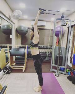 Saumya Tandon Workout: आपकी पुरानी 'अनीता भाभी' ने Bralette और Yoga Pant में शेयर की उफ़्फ़ तेरी अदा टाइप तस्वीरें