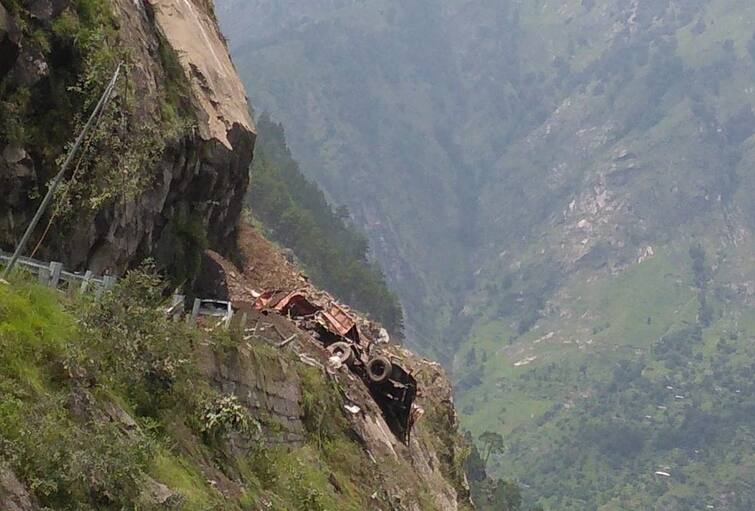 At least 11 dead after a landslide in Himachal's Kinnaur 60 stuck in the debris இமாச்சல் நிலச்சரிவு..பலி எண்ணிக்கை 11ஆக உயர்வு!