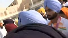 पंजाब: स्वर्ण मंदिर में मत्था टेकने पहुंचे हॉकी खिलाड़ी