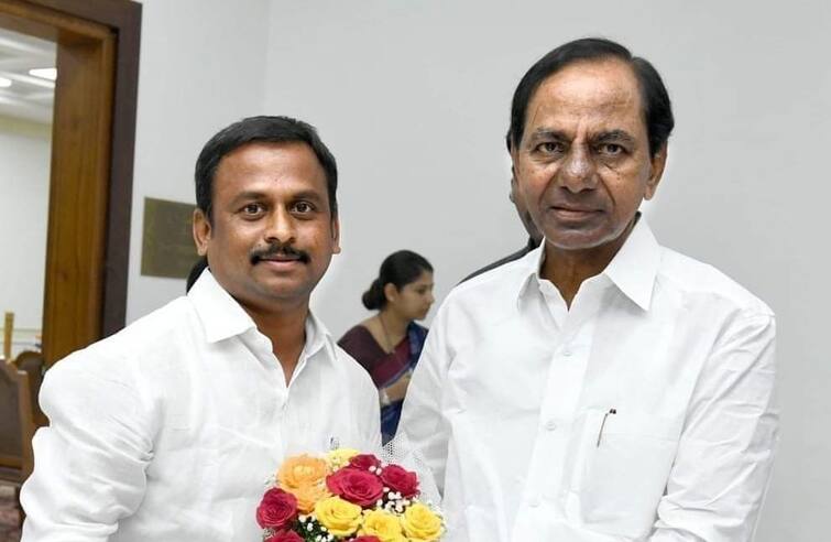 KCR Likely to announce Huzurabad TRS Candidate Gellu Srinivas Yadav today for By Election Huzurabad By-Election: హుజూరాబాద్ టీఆర్ఎస్ అభ్యర్థి గెల్లు శ్రీనివాస్.. ప్రకటించిన కేసీఆర్.. ఇంతకీ ఎవరాయన?