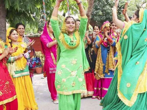 ਹਰਿਆਲੀ ਤੀਜ ਵਰਤ ਪੂਜਾ ਦੇ ਦੌਰਾਨ ਵਰਤ ਦੀ ਕਥਾ ਜ਼ਰੂਰ ਸੁਣਨੀ ਚਾਹੀਦੀ ਹੈ। ਉਦੋਂ ਹੀ ਵਰਤ ਨੂੰ ਸੰਪੂਰਨ ਮੰਨਿਆ ਜਾਂਦਾ ਹੈ।