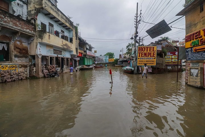 Flood Situation In Varanasi: PM Modi Discusses Flood Situation With Local Administration Of Varanasi, Assures Help RTS PM Modi Discusses Flood Situation With Local Administration Of Varanasi, Assures Help