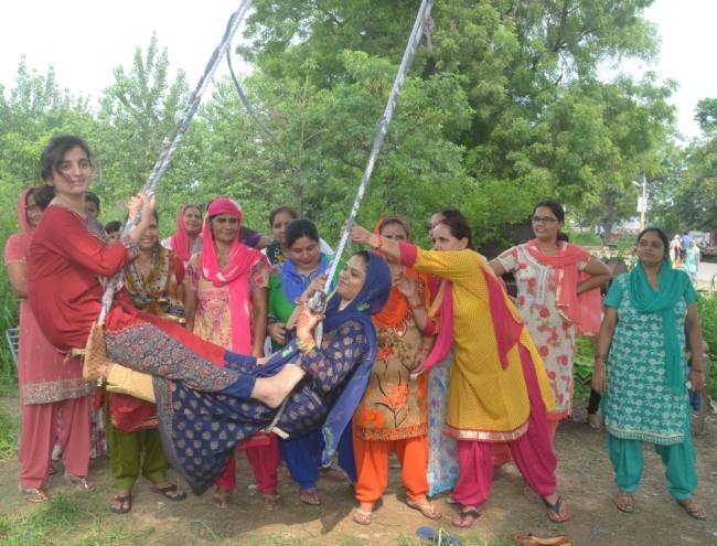 ਹਰਿਆਲੀ ਤੀਜ ਵਰਤ ਦੌਰਾਨ ਇਹ ਗਲਤੀਆਂ ਨਾਲ ਕਰੋ: ਹਰਿਆਲੀ ਤੀਜ ਦੇ ਦਿਨ ਕਿਸੇ ਦੀ ਬੇਇੱਜ਼ਤੀ ਨਾ ਕਰੋ ਤੇ ਨਾ ਹੀ ਕਿਸੇ ਉਤੇ ਗੁੱਸਾ ਕਰੋ।