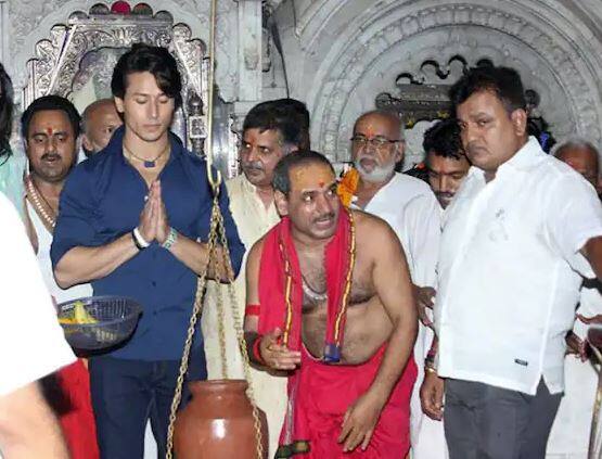 ਟਾਈਗਰ ਸ਼ਰਾਫ ਵੀ ਇੱਕ ਵੱਡੇ ਸ਼ਿਵ ਭਗਤ ਹਨ। ਇੰਨਾ ਹੀ ਨਹੀਂ, ਉਹ ਪਹਿਲਾਂ ਸੋਮਵਾਰ ਨੂੰ ਭਗਵਾਨ ਸ਼ਿਵ ਦਾ ਵਰਤ ਵੀ ਰੱਖਦਾ ਸੀ।