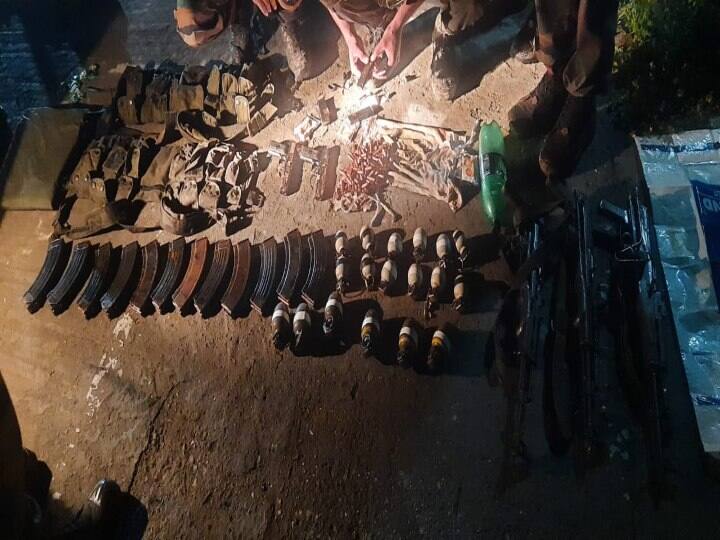 Huge quantity of arms and ammunitions recovered from bandipora district in kashmir, operation on ANN कश्मीर के बांदीपोरा जिले में एलओसी के पास भारी मात्रा में हथियार और गोला-बारूद बरामद, जारी है तलाशी अभियान