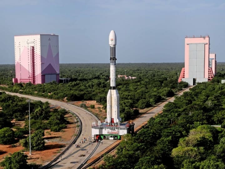 ISRO Set to Launch Earth Observation Satellite GSLV-F10 EOS-03 How to Watch Live ANN GSLV-F10 EOS-03 Launch: कल अर्थ ऑब्जर्वेशन सैटेलाइट लॉन्च करने जा रहा है इसरो, काउंटडाउन जारी