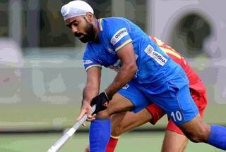 ਤਗਮਾ ਲੈਕੇ ਪਿੰਡ ਪਰਤੇ ਹਾਕੀ ਖਿਡਾਰੀ ਸਮਿਨਜੀਤ ਸਿੰਘ ਦਾ ਸ਼ਾਨਦਾਰ ਸੁਆਗਤ, ਘਰ 'ਚ ਬਣਿਆ ਵਿਆਹ ਵਰਗਾ ਮਾਹੌਲ 