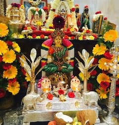 Varalakshmi Vratham 2021: వరలక్ష్మీ వ్రతం ఎందుకు చేయాలి… పూజా విధానం… వరలక్ష్మీ వ్రతం చేయడం ద్వారా ఈ ఫలితాలు పొందుతారు