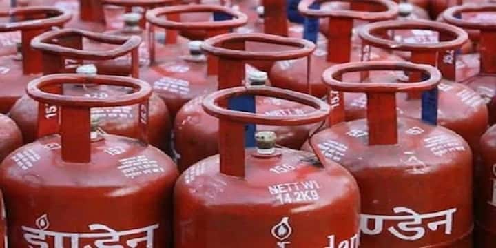 BREAKING|  Domestic LPG Cylinder Price Hiked By Rs 25 Domestic LPG Cylinder Price Increased By Rs 25, Second Hike In Consecutive Month