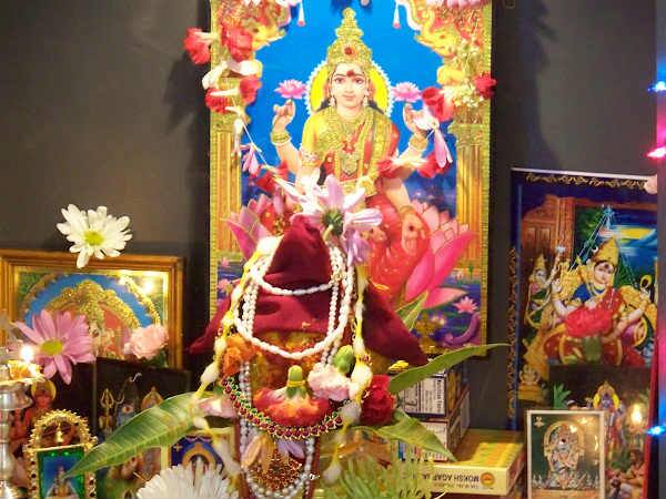 friday tips do lakshmi sookt path and you will get money Lakshmi Puja: शुक्रवार के दिन इस विधि से करें मां लक्ष्मी सुक्त का पाठ, धन की जीवनभर नहीं होगी कमी