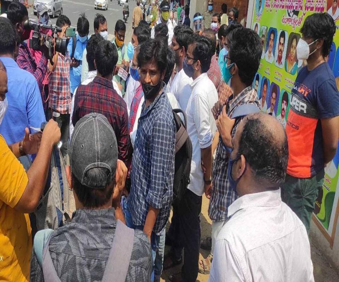 APPSC: నేడు ఏపీపీఎస్సీ కీలక భేటీ.. 1999 గ్రూపు-2 వ్యవహారంపై చర్చ! APPSC meeting today to discuss on 1999 group 2 notification issues, new recruitments APPSC: నేడు ఏపీపీఎస్సీ కీలక భేటీ.. 1999 గ్రూపు-2 వ్యవహారంపై చర్చ!