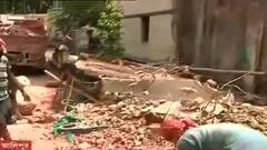 House Collapsed: আলিপুরে থানা এলাকায় পুরনো বাড়ির একাংশ ভেঙে বিপত্তি