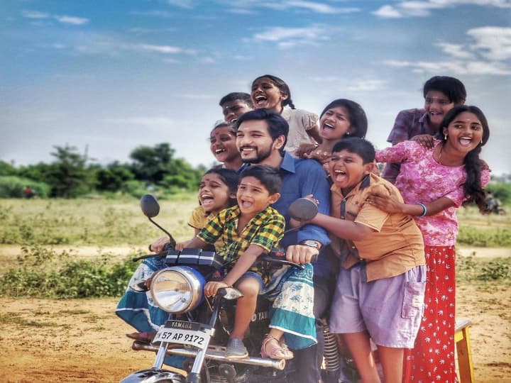 கடல் படத்தில் வாங்கிய முதல் சம்பளத்தை வீட்டு சுவற்றில் பிரேம் செய்து மாட்டி உள்ளார்