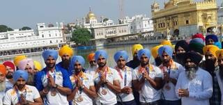 Indian Hockey Team: ਪੰਜਾਬ ਪਹੁੰਚੇ ਹਾਕੀ ਖਿਡਾਰੀਆਂ ਦਾ ਢੋਲ-ਢਮੱਕੇ ਨਾਲ ਨਿੱਘਾ ਸਵਾਗਤ, ਖਿਡਾਰੀ ਸ੍ਰੀ ਹਰਿਮੰਦਰ ਸਾਹਿਬ ਹੋਏ ਨਤਮਸਤਕ